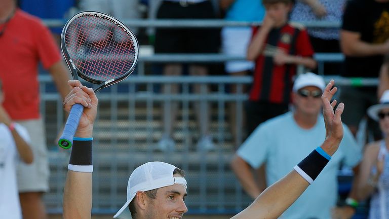 John Isner gewinnt im Finale von Atlanta gegen Ryan Harrison mit 7:6 (8:6), 7:6 (9:7).