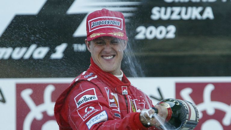 2002 holte Schumacher mit seinem fünften Titel Formel-1-Legende Juan Manuel Fangio ein. Zudem war es der schnellste Titel der F1-Geschichte. Im 11. von 17 Rennen setzte sich der Kerpener die WM-Krone auf.
