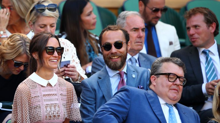 Auch die Geschwister von Herzogin Kate, Pippa und James Middleton, lassen sich einen Besuch in Wimbledon nicht nehmen.