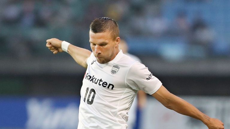 Lukas Podolski spielte bei seinem Debüt eine Halbzeit lang.