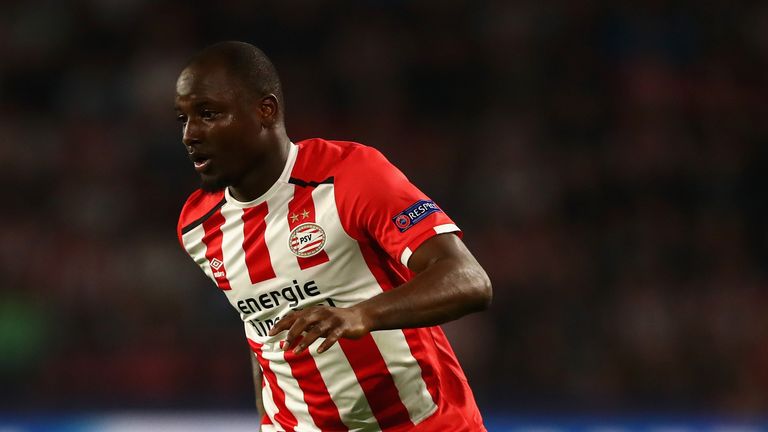 Jetro Willems soll bei Eintracht Frankfurt  Bastian Oczipka ersetzen.