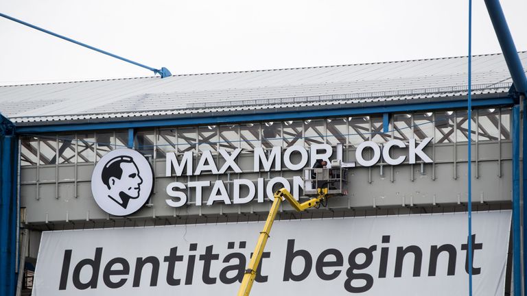 Nürnberger Frankenstadion heißt jetzt Max-Morlock-Stadion.