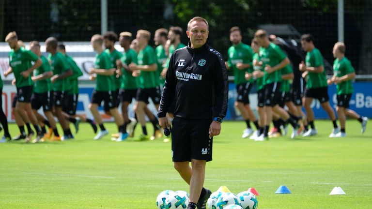 Hannover 96 bereitet sich nach dem Aufstieg auf eine schwierige Saison in der Bundesliga vor.