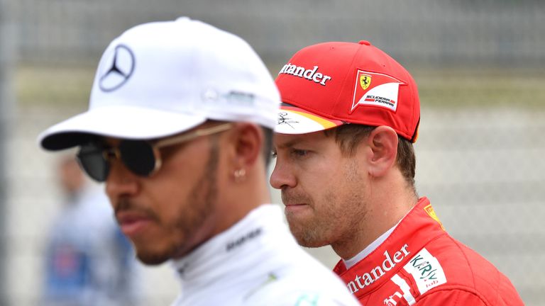 Zwischen Lewis Hamilton und Sebastian Vettel brodelt es weiter.