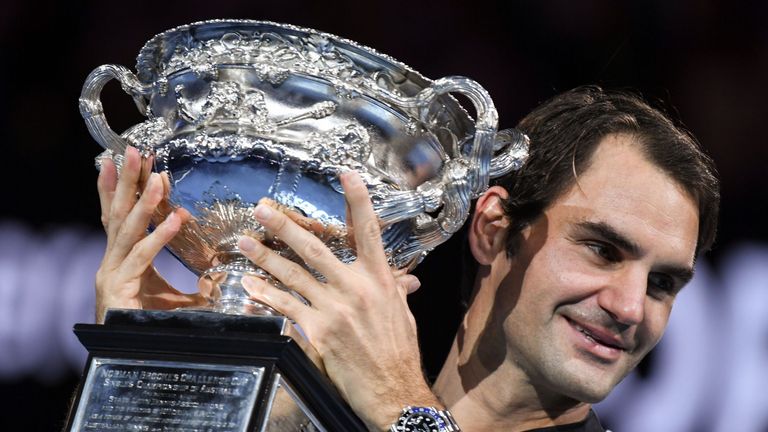 In Melbourne treffen die Legenden im Endspiel sogar direkt aufeinander. Federer setzt sich nach fünf hartumkämpften Sätzen knapp mit 6:4, 3:6, 6:1, 3:6 und 6:3 durch. 