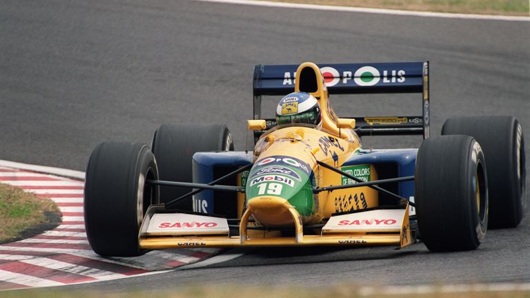 Bei Benetton wurde Schumacher Teamkollege von Nelson Piquet. In seinem erste Rennen im gelben Boliden belegte der damals 22-Jährige Platz fünf in Monza und wurde am Ende der Saison WM-14,