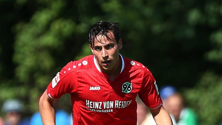 Edgar Prib trifft für Hannover 96 im ersten Testspiel.