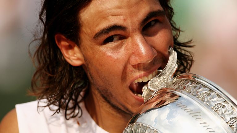 Bei den Franch Open 2007 kommt am Sandplatzkönig wieder niemand vorbei. Rafa Nadal gewinnt zum dritten Mal in Folge in Roland Garros. Im Finale hat - wer auch sonst - Federer das Nachsehen. Nadal siegt mit 6:3, 4:6, 6:3 und 6:3.