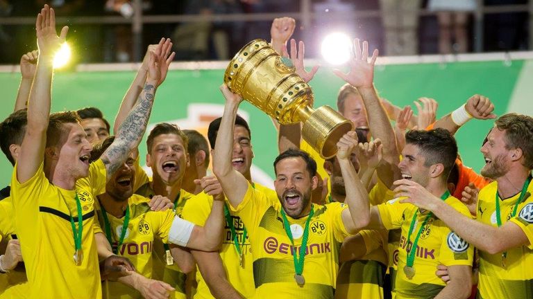 Titelverteidiger Borussia Dortmund steigt am Samstag in den Pokalwettbewerb ein.