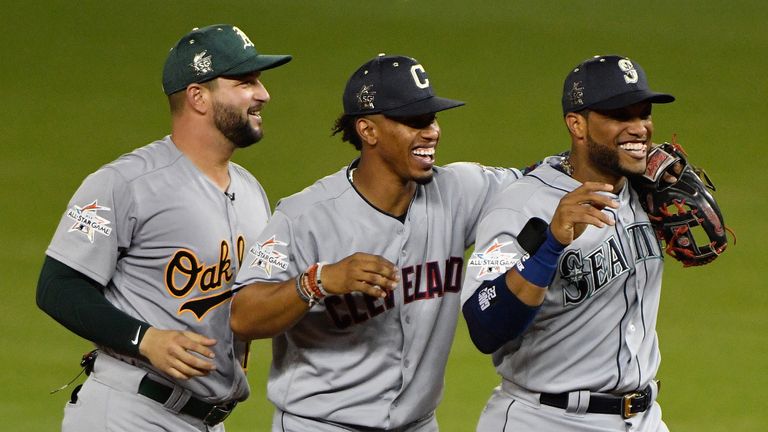 Robinson Cano (r.) feiert mit seinen Teamkollegen den knappen Sieg im 88. All-Star-Game.