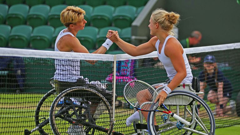 Sabine Ellerbrock (l.) und Diede de Groot (r.) kämpfen um den Wimbledonsieg im Rollstuhltennis.