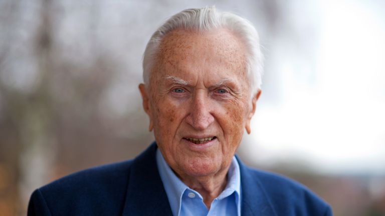 Handball-Legende Bernhard Kempa verstarb im Alter von 96 Jahren. Sky Sport blickt auf seine wichtigsten Erfolge und Stationen zurück.