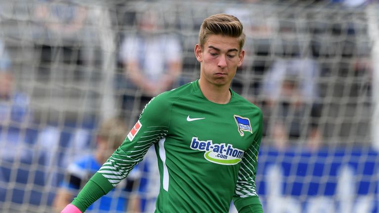 Hertha-Keeper Jonathan Klinsmann verletzte sich ebenso wie seinen beiden Torwartkollegen Rune Jarstein und Thomas Kraft.