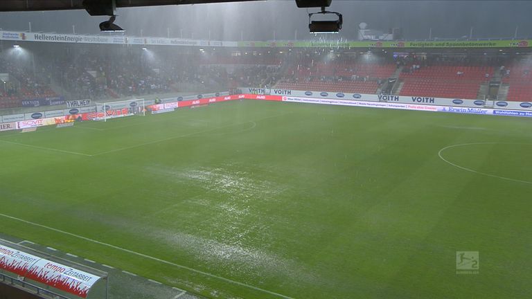 Wegen eines schweren Gewitters ist die Partie zwischen dem 1. FC Heidenheim und Erzgebirge Aue unterbrochen worden.