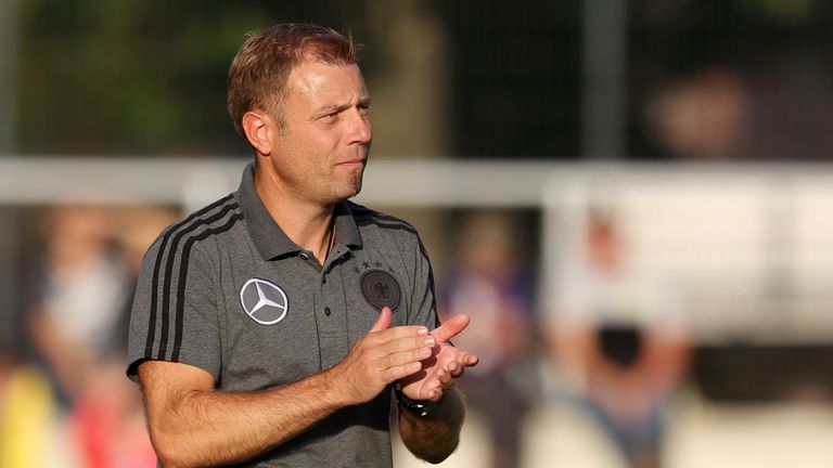 Die deutsche U19-Nationalmannschaft hat sich bei der Fußball-EM in Georgien ein Endspiel um den Halbfinaleinzug erspielt.