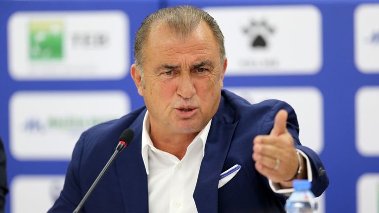 Fatih Terim betreute auch schon Galatasary Instanbul, den AC Mailand und den AC Florenz.