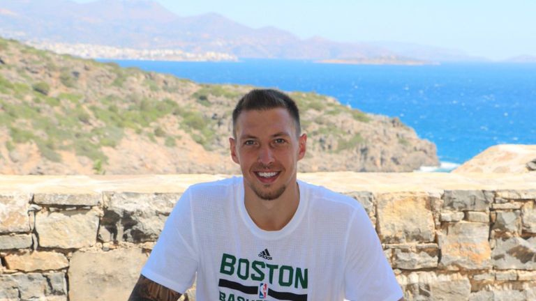 Daniel Theis wechselt zu den Boston Celtics. (Quelle: Twitter@dtheis10)