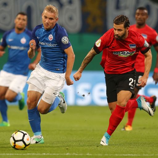 Pyro-Eklat überschattet Hertha-Sieg in Rostock