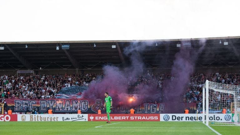 91 Fans des Regionalligisten BFC wurden vor dem Pokalmatch gegen Schalke in Gewahrsam genommen. 