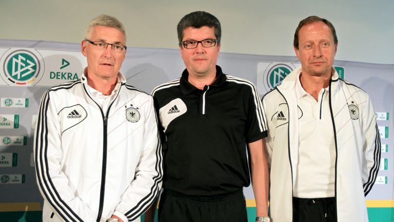 Bundesliga-Schiedsrichter Manuel Gräfe kritisiert die ehemaligen Schiedsrichter-Chefs Hellmut Krug und Herbert Fandel (l.) für die Auswahl der Unparteiischen.