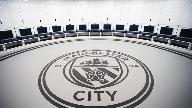 Rund statt eckig! Die neue hochmoderne Kabine von Manchester City sticht sofort ins Auge. Das futuristische Heiligtum lässt kaum Wünsche offen. Sky Sport zeigt die besten Bilder der neuen Anlage der Citizens. (Quelle Bild: Twitter @Mancity)