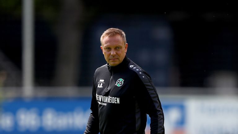 Andre Breitenreiter will mit seiner Mannschaft sportlich Überzeugen.