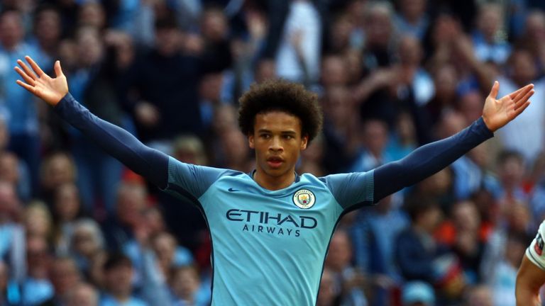 Leroy Sane (21) trägt seit 2016 das Trikot von Manchester City.