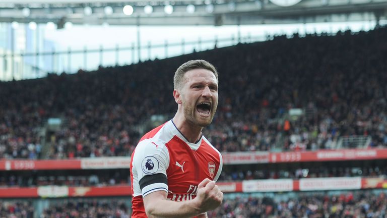 Shkodran Mustafi (25) trägt seit 2016 das Trikot des FC Arsenal.