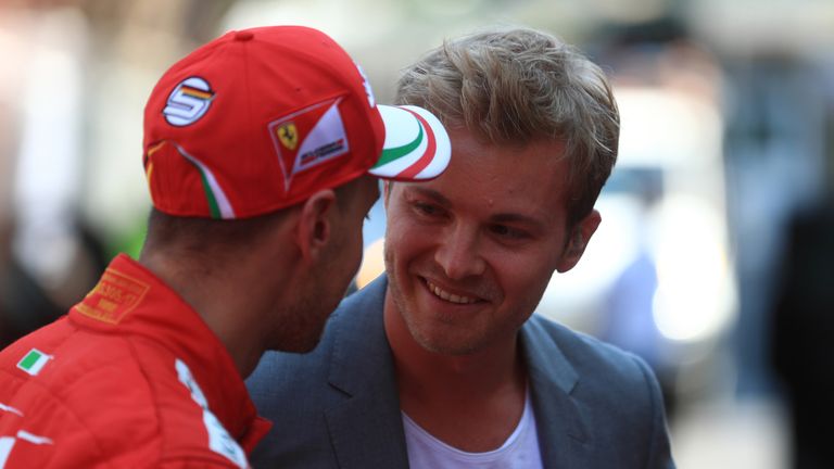 Nico Rsberg (r.) weiß um die Stärken und Schwächen von Sebastian Vettel.