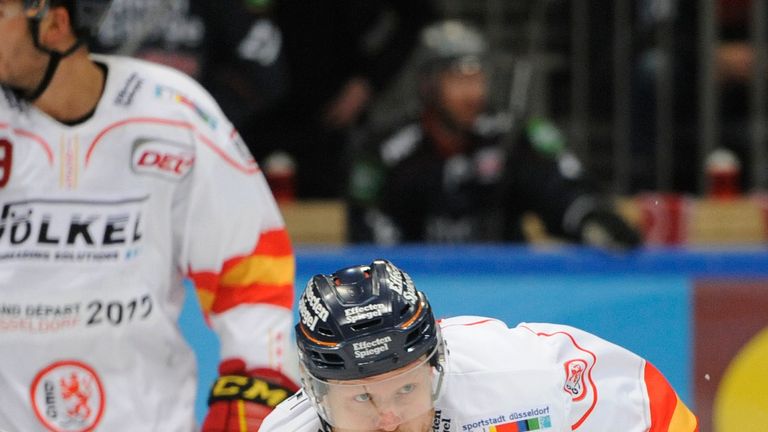 Der langjährige Kapitän der DEG, Daniel Kreutzer, muss seine Karriere aufgrund einer Schulterverletzung beenden. 