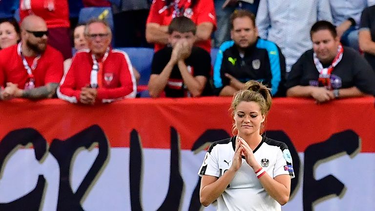 Die österreichischen Fußball-Damen verschießen im Halbfinale der EM alle Elfmeter gegen Dänemark.