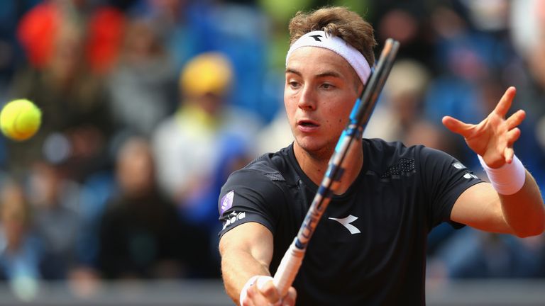 Struff  setzte sich gegen den an Nummer fünf gesetzten Uruguayer Pablo Cuevas mit 7:6 (7:2), 7:5 durch.