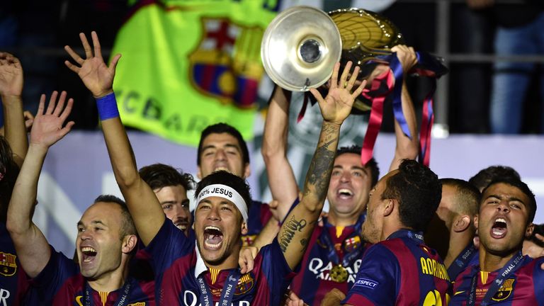 Ein Jahr später folgt das Highlight in Neymars noch junger Karriere: Der Champions-League-Triumph mit dem FC Barcelona. Der Brasilianer war  in bisher 186 Pflichtspielen für Barca an 164 Toren beteiligt.