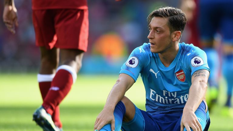 Mesut Özil entschuldigt sich nach der Klatsche in Liverpool.