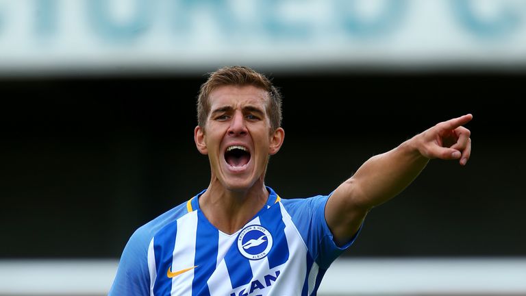 Uwe Hünemeier (31) trägt seit 2017 das Trikot von Brighton & Hove Albion.