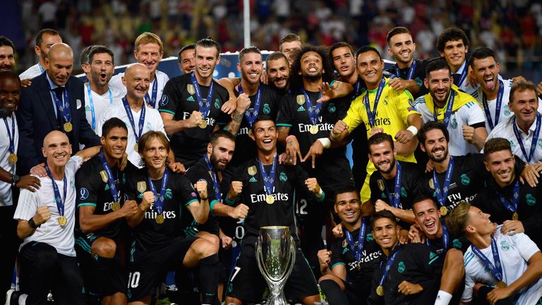 Real Madrid entscheidet den europäischen Supercup mit 2:1 gegen Manchester United für sich.