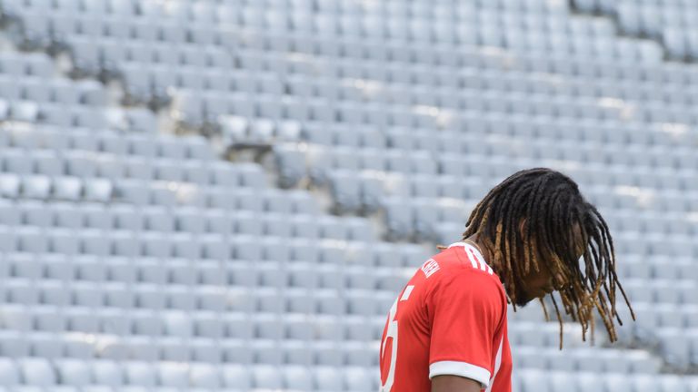 Renato Sanches ist kerngesund, strahlte aber weniger beim Termin. Ob er die Bayern im August noch verlässt?
