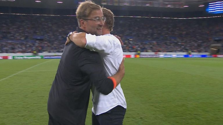 Faire Umarmung nach dem Spiel. Julian Nagelsmann (r.) und Jürgen Klopp.