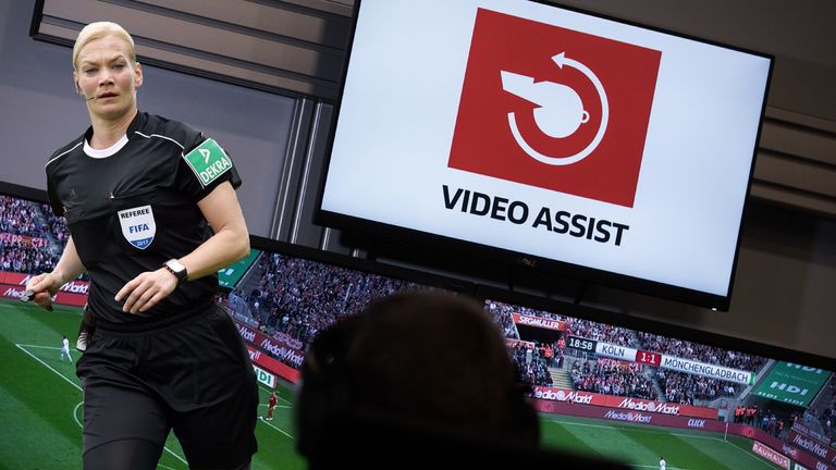 Neue Referees, neue Regeln, neue Anstoßzeiten: Das ändert sich zur neuen Bundesliga-Saison.