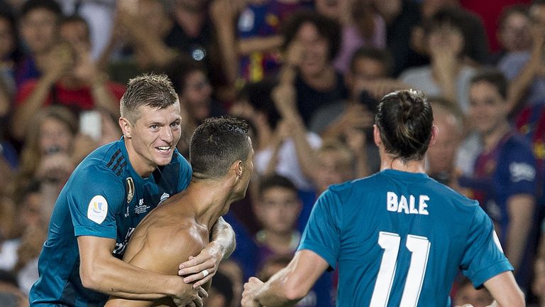 Real Madrid gewinnt das Hinspiel im spanischen Supercup mit 3:1 gegen den FC Barcelona.