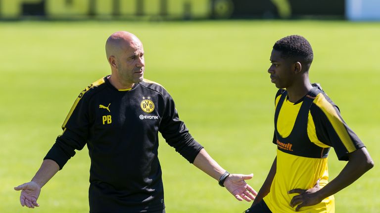 Geht Ousmane Dembele nach Barcelona. Trainer Peter Bosz glaubt nicht an eine schnelle Lösung.