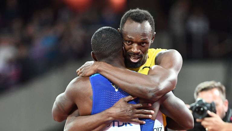 Usain Bolt gratuliert seinem Rivalen Justin Gatlin zum WM-Titel.