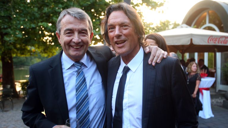 16.08.2012: Auch der damalige Präsident des DFB Wolfgang Niersbach lässt sich die Feierlichkeiten nicht entgehen. 