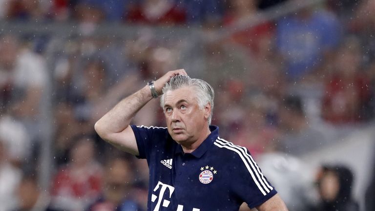 Carlo Ancelotti steht bereits vor dem Saisonstart beim FC Bayern unter Druck. 