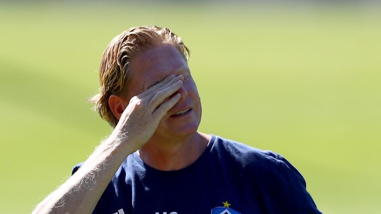 Markus Gisdol muss schon vorm Liga-Start die erste Krise bewältigen.