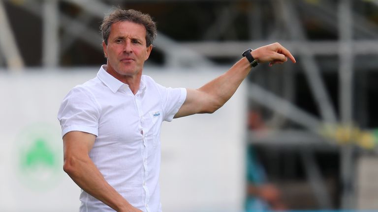 Trainer Janos Radoki muss Greuther Fürth verlassen.