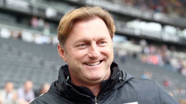 Ralph Hasenhüttl hat sich für einen neuen Kapitän in Leipzig entschieden.