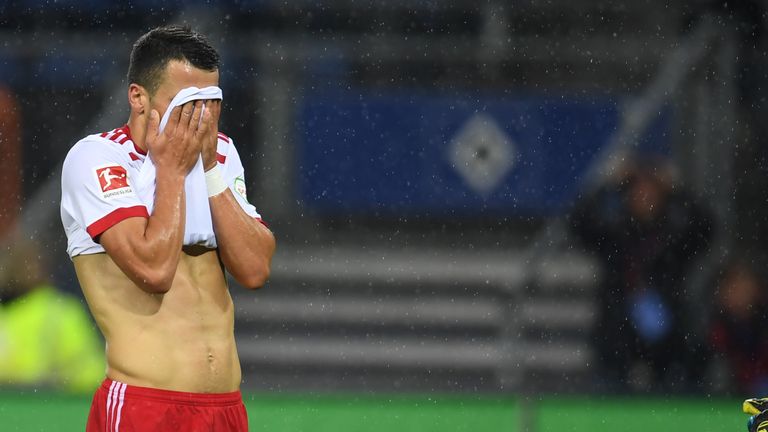 Filip Kostic versagen vor dem RB-Tor die Nerven.