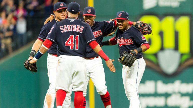 Die Cleveland Indians feiern gegen die Detroit Tigers einen Rekordsieg.