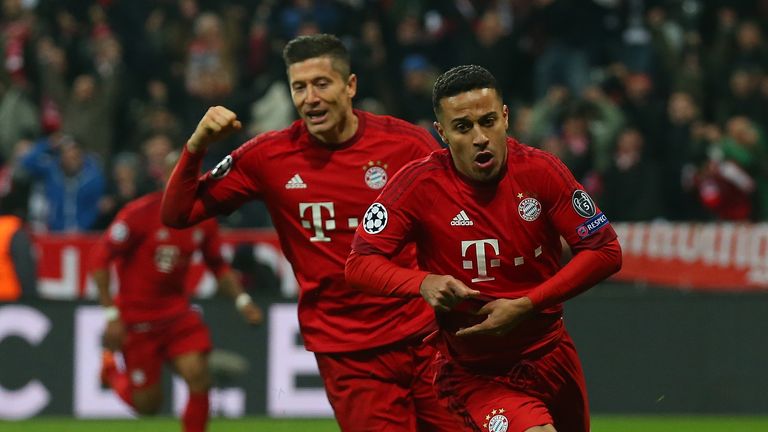Neben Thiago (r.) und Robert Lewandowski (l.) wurden sechs weitere Bayern-Stars für die Weltauswahl nominiert.